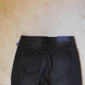 Bandolino Women's Lisbeth Curvy Skinny Crop Jean - Distressed Denim, Cotton/Spandex Blend